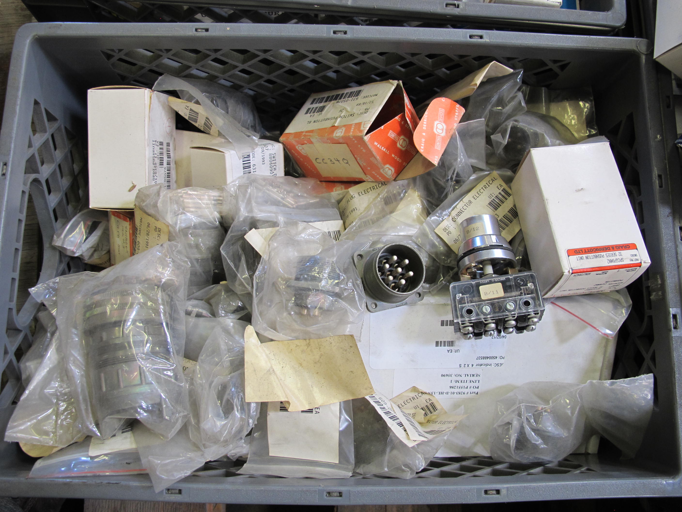 HOWE RICHARDSON SCALE, 28" X 28" SCALE TOP, WITH WEIGHTS, 2000LB CAPACITY. LOADING & HANDLING FEE $15-4529